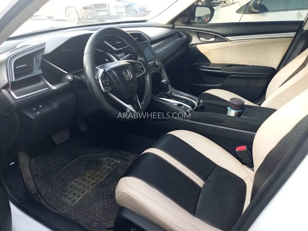 Honda Civic 2019 for Sale in Dubai Image-7