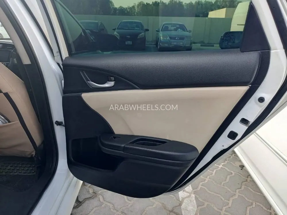 Honda Civic 2019 for Sale in Dubai Image-11