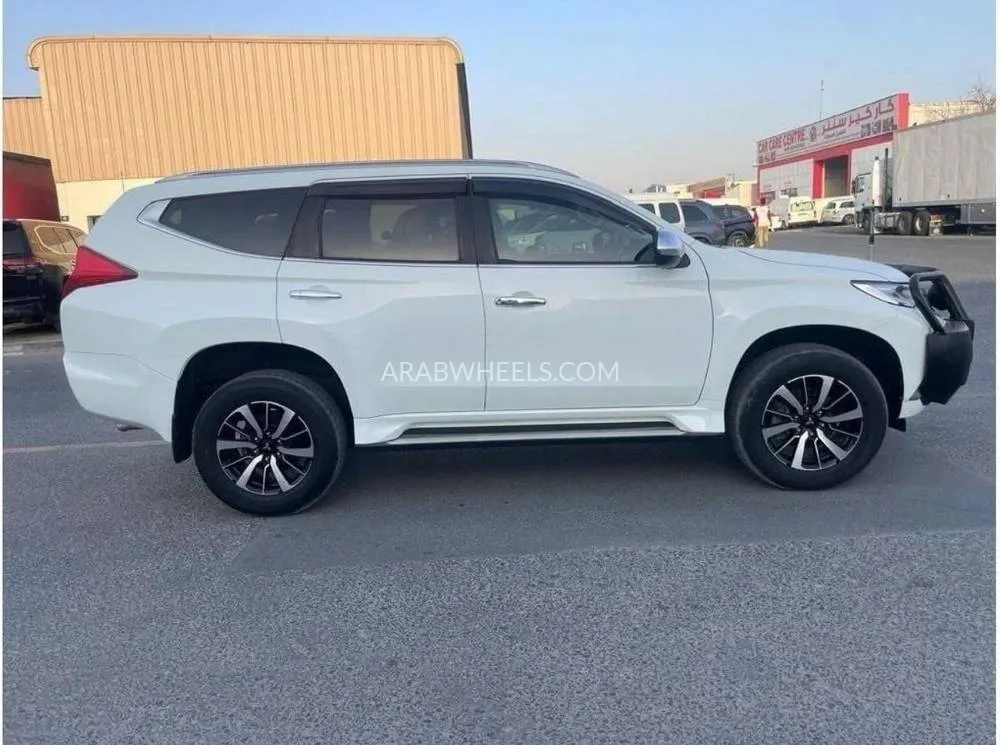 ميتسوبيشي باجيرو 2017 for Sale in دبي Image-5