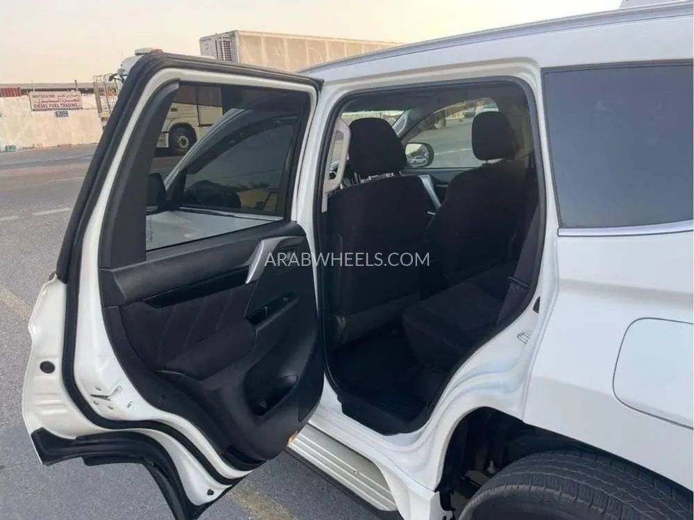 ميتسوبيشي باجيرو 2017 for Sale in دبي Image-13