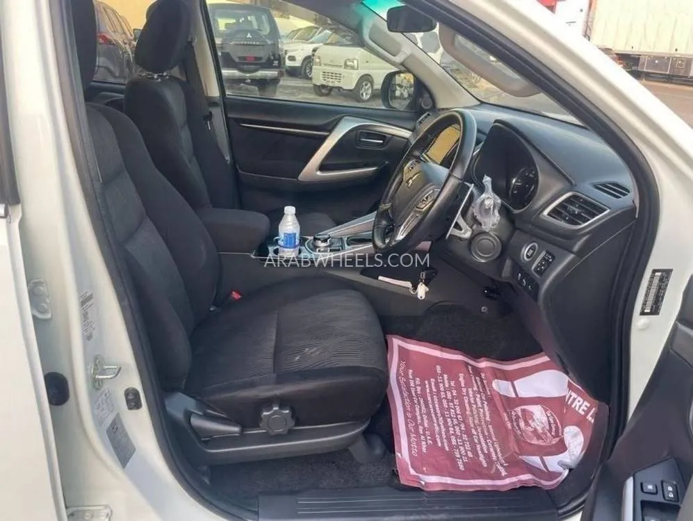 ميتسوبيشي باجيرو 2017 for Sale in دبي Image-15