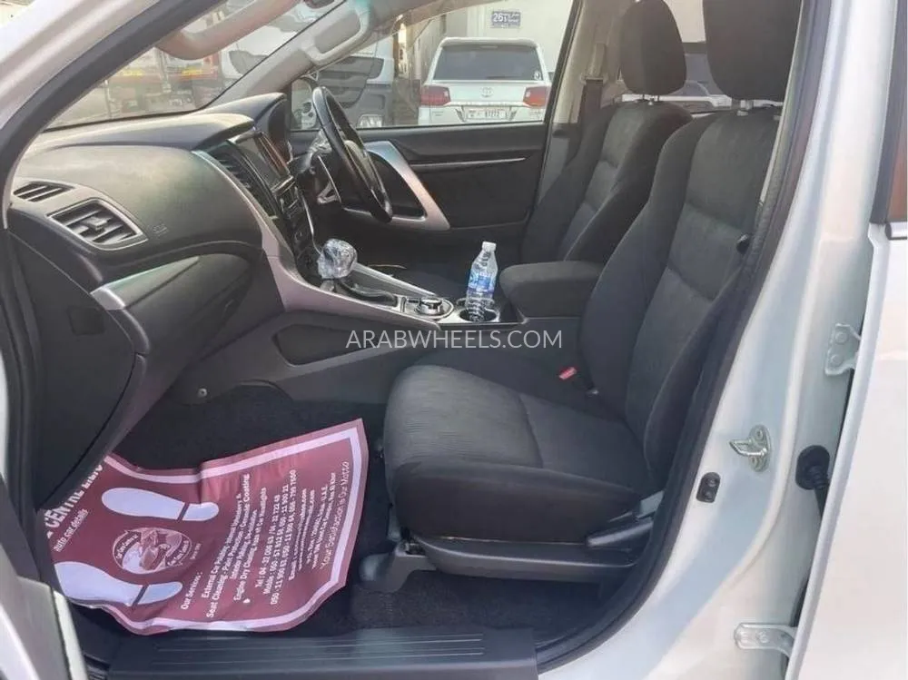 ميتسوبيشي باجيرو 2017 for Sale in دبي Image-16