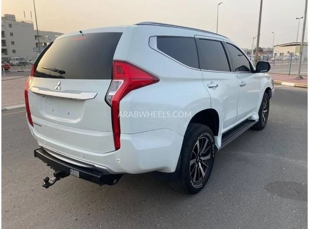 ميتسوبيشي باجيرو 2017 for Sale in دبي Image-4