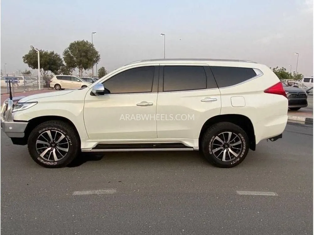 ميتسوبيشي باجيرو 2017 for Sale in دبي Image-6