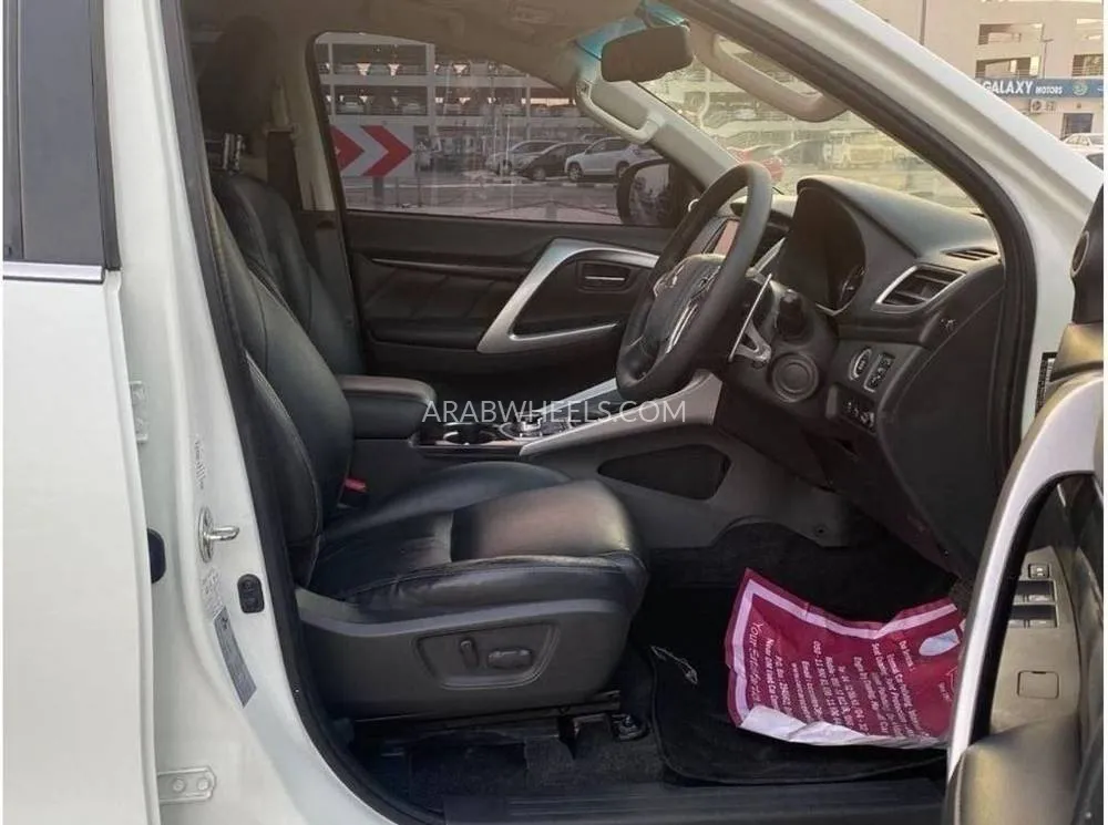 ميتسوبيشي باجيرو 2017 for Sale in دبي Image-13