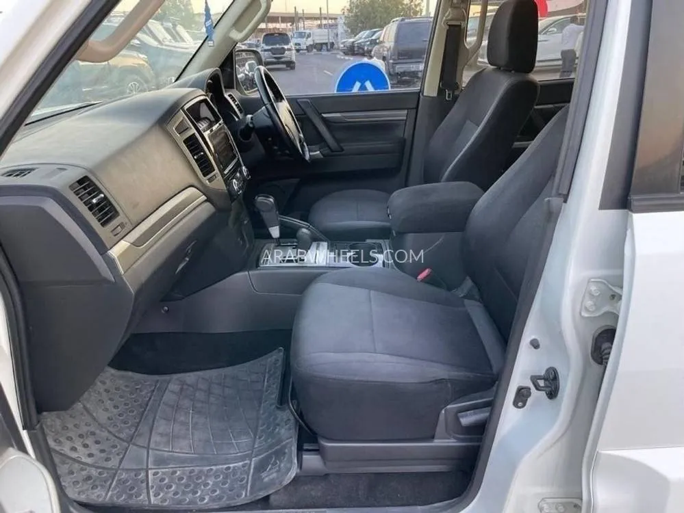 ميتسوبيشي باجيرو 2017 for Sale in دبي Image-13