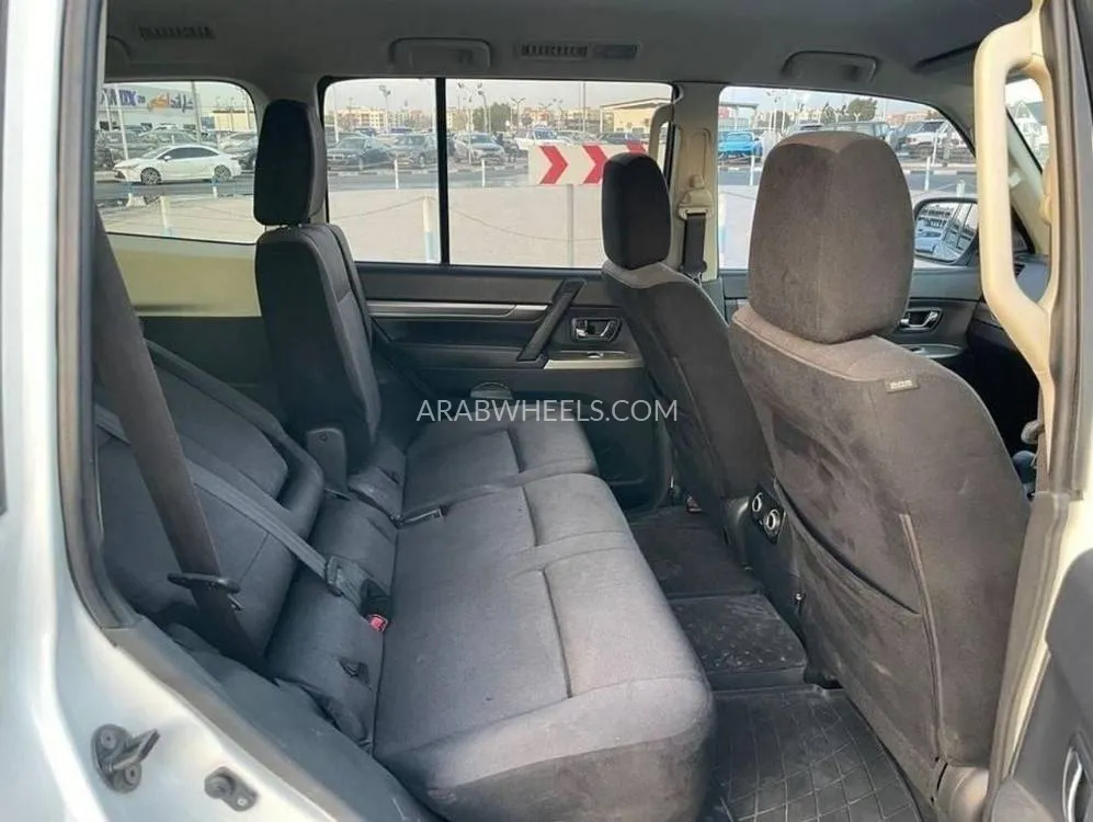ميتسوبيشي باجيرو 2017 for Sale in دبي Image-17