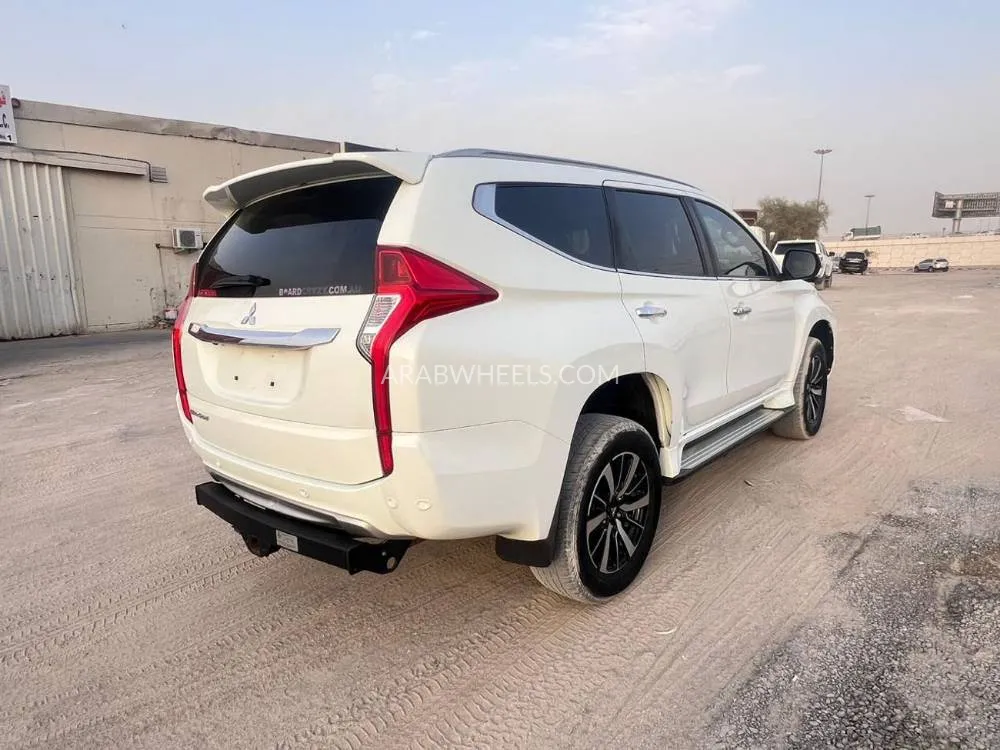 ميتسوبيشي باجيرو 2018 for Sale in دبي Image-4