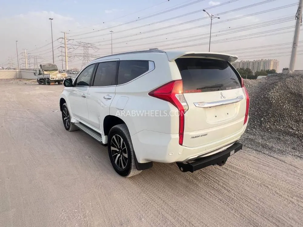 ميتسوبيشي باجيرو 2018 for Sale in دبي Image-5
