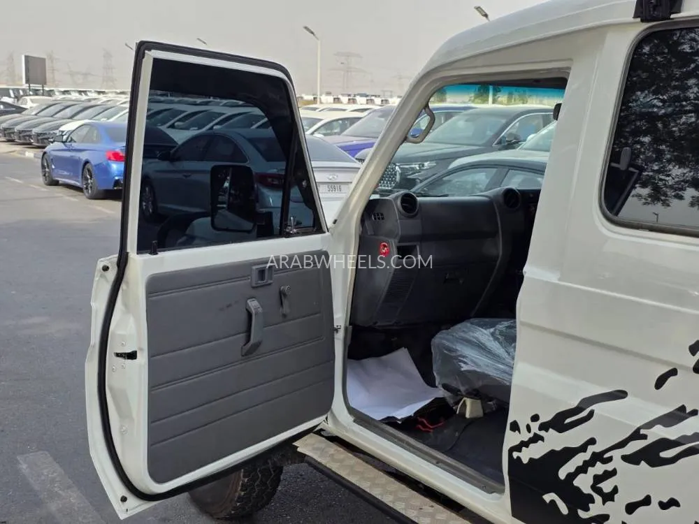 Toyota Land Cruiser 70 Series 2014 for Sale in Dubai Image-11