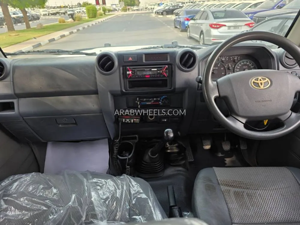 Toyota Land Cruiser 70 Series 2014 for Sale in Dubai Image-12