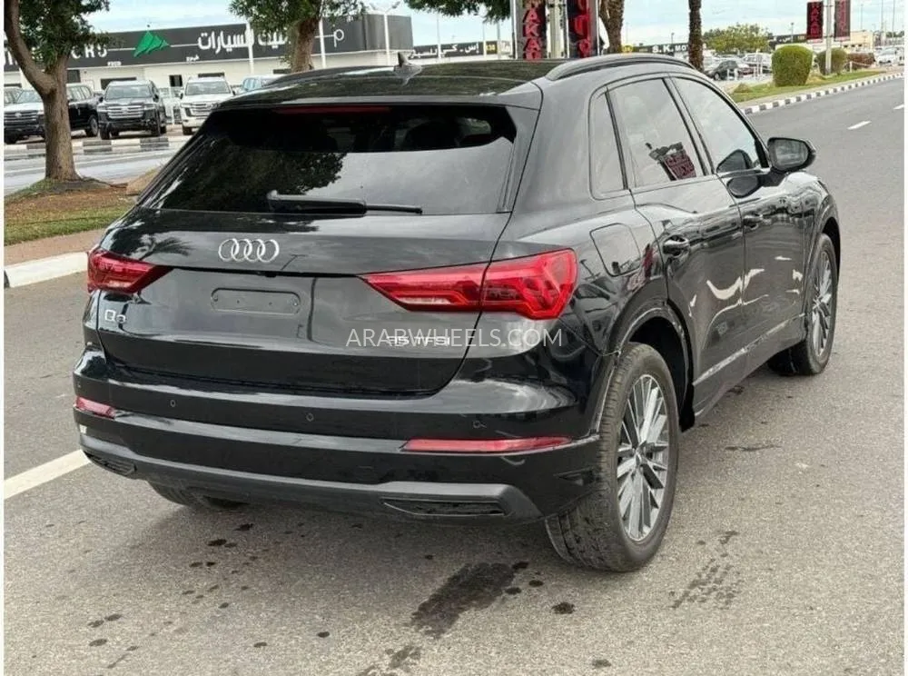 Audi Q3 2020 for Sale in Dubai Image-4