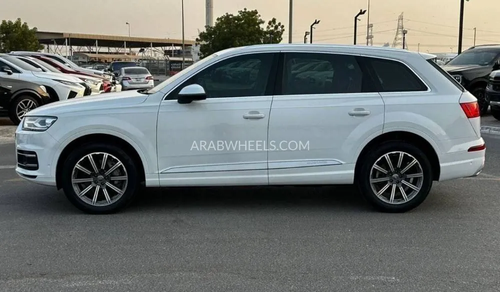 Audi Q7 2021 for Sale in Dubai Image-6