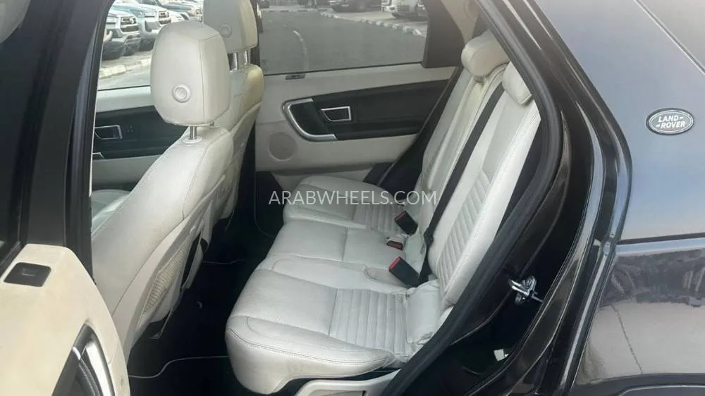 Land Rover Discovery 2015 for Sale in Dubai Image-7