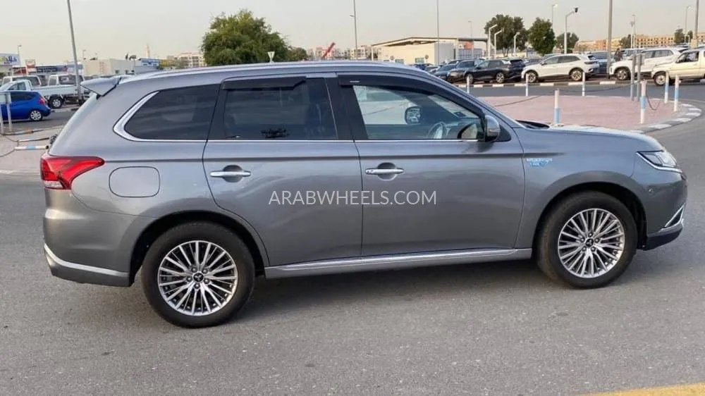 Mitsubishi Outlander 2020 for Sale in Dubai Image-5