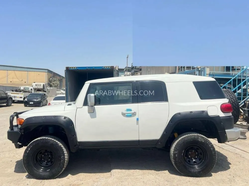 Toyota FJ Cruiser 2012 for Sale in Dubai Image-4