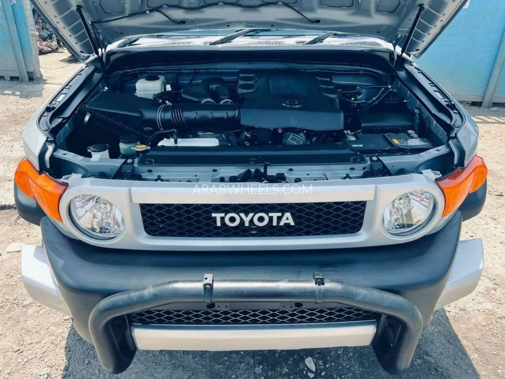 Toyota FJ Cruiser 2015 for Sale in Dubai Image-11