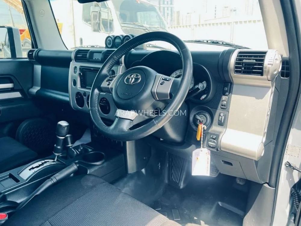 Toyota FJ Cruiser 2015 for Sale in Dubai Image-14
