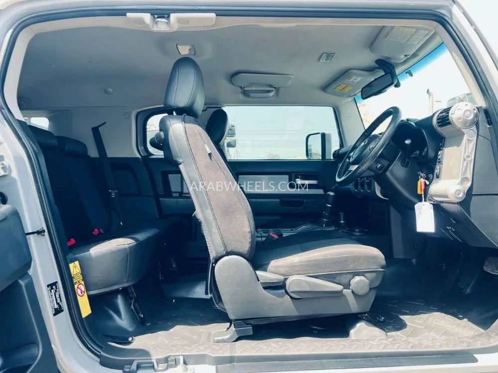 Toyota FJ Cruiser 2015 for Sale in Dubai Image-16