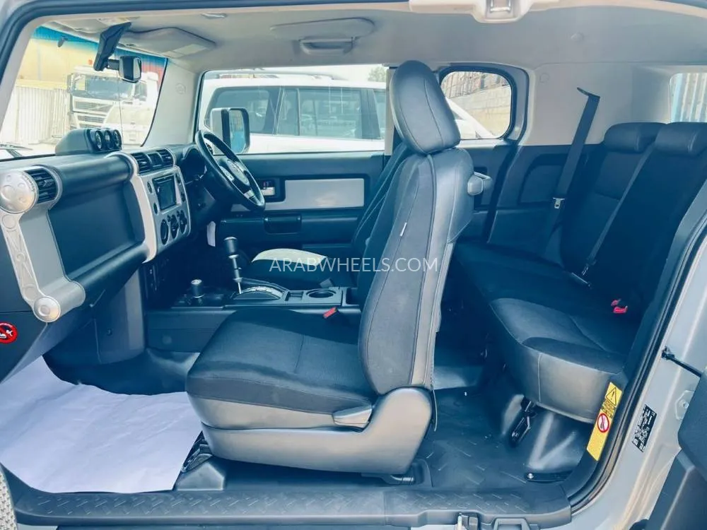 Toyota FJ Cruiser 2015 for Sale in Dubai Image-17