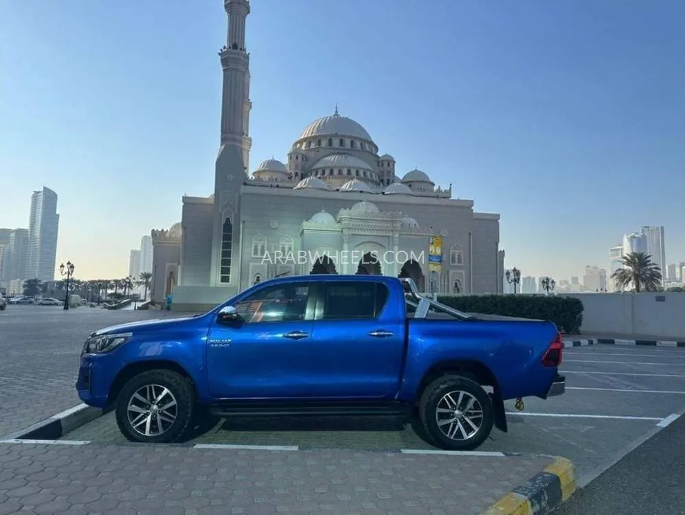 Toyota Hilux 2016 for Sale in Dubai Image-4
