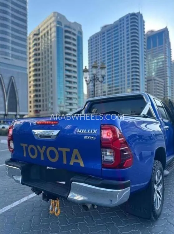 Toyota Hilux 2016 for Sale in Dubai Image-7
