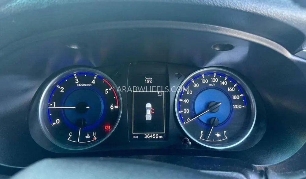 Toyota Hilux 2016 for Sale in Dubai Image-12