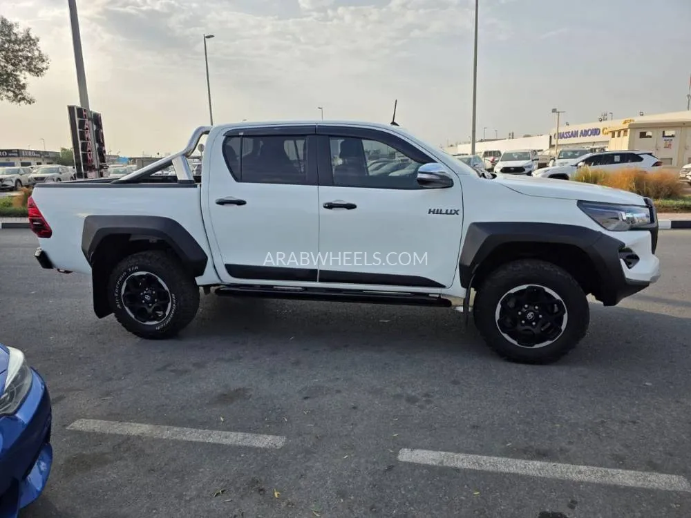 Toyota Hilux 2018 for Sale in Dubai Image-7