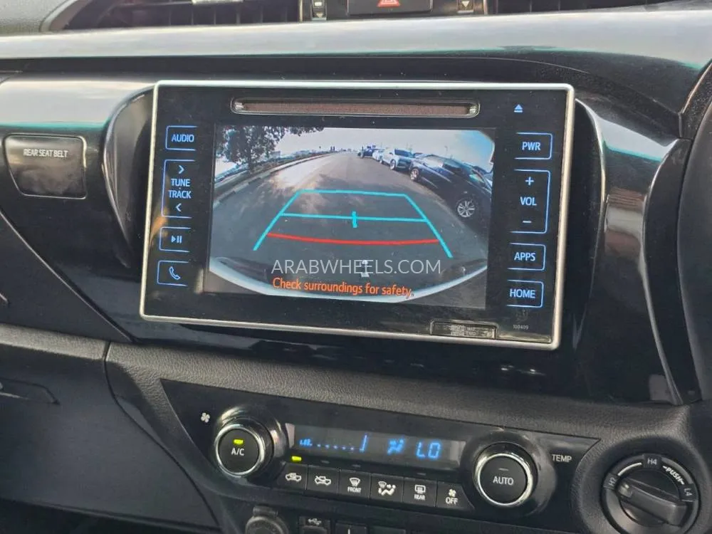 Toyota Hilux 2018 for Sale in Dubai Image-15