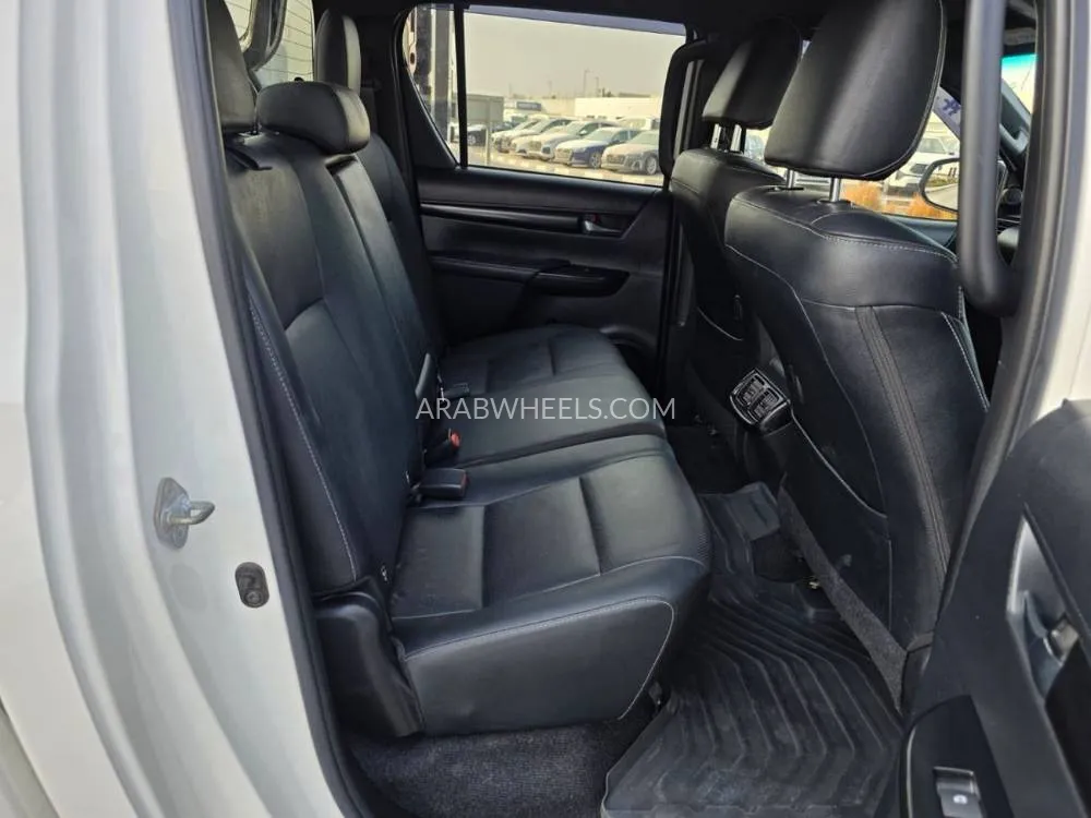 Toyota Hilux 2018 for Sale in Dubai Image-21