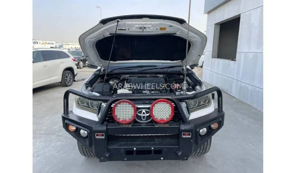 Toyota Hilux 2019 for Sale in Dubai Image-8