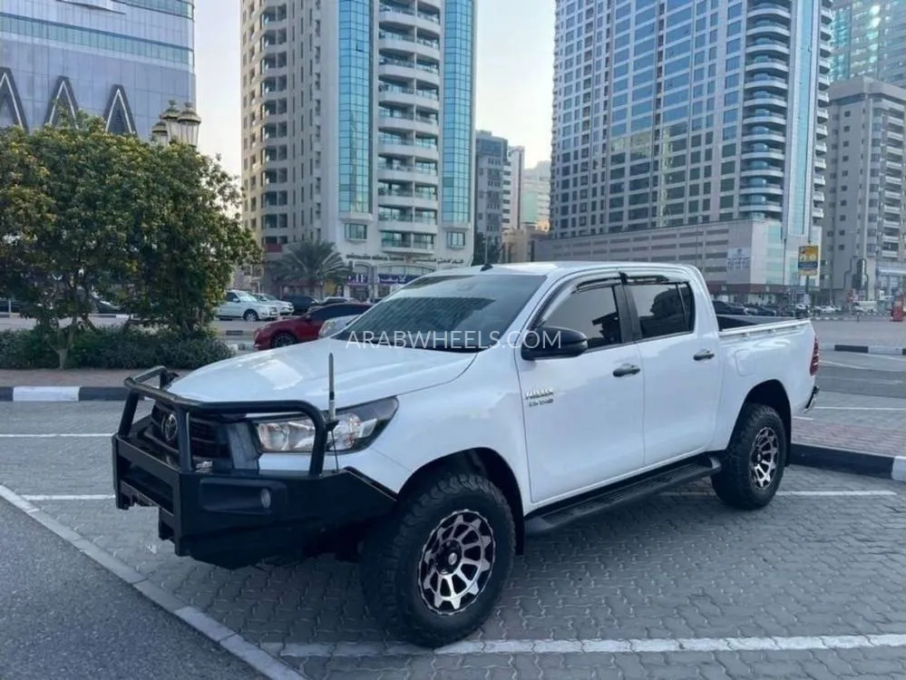 Toyota Hilux 2021 for Sale in Dubai Image-2