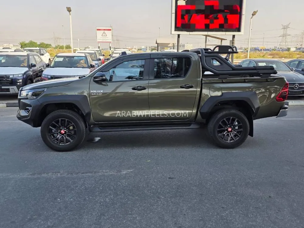 Toyota Hilux 2023 for Sale in Dubai Image-8