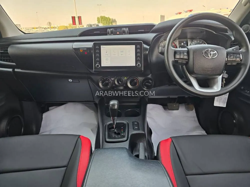 Toyota Hilux 2023 for Sale in Dubai Image-12