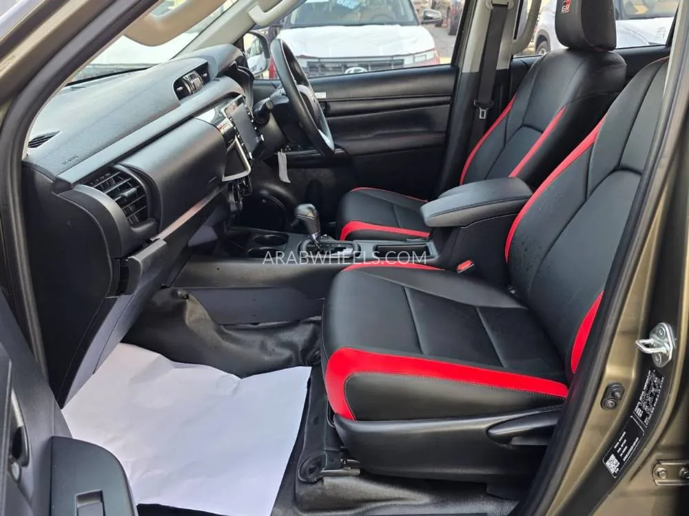 Toyota Hilux 2023 for Sale in Dubai Image-16