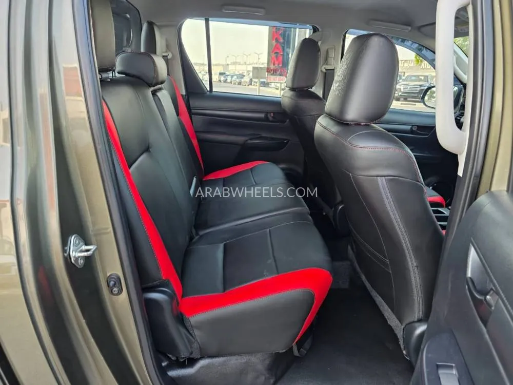 Toyota Hilux 2023 for Sale in Dubai Image-17
