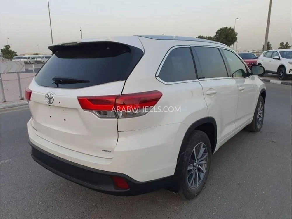 Toyota Kluger 2018 for Sale in Dubai Image-3