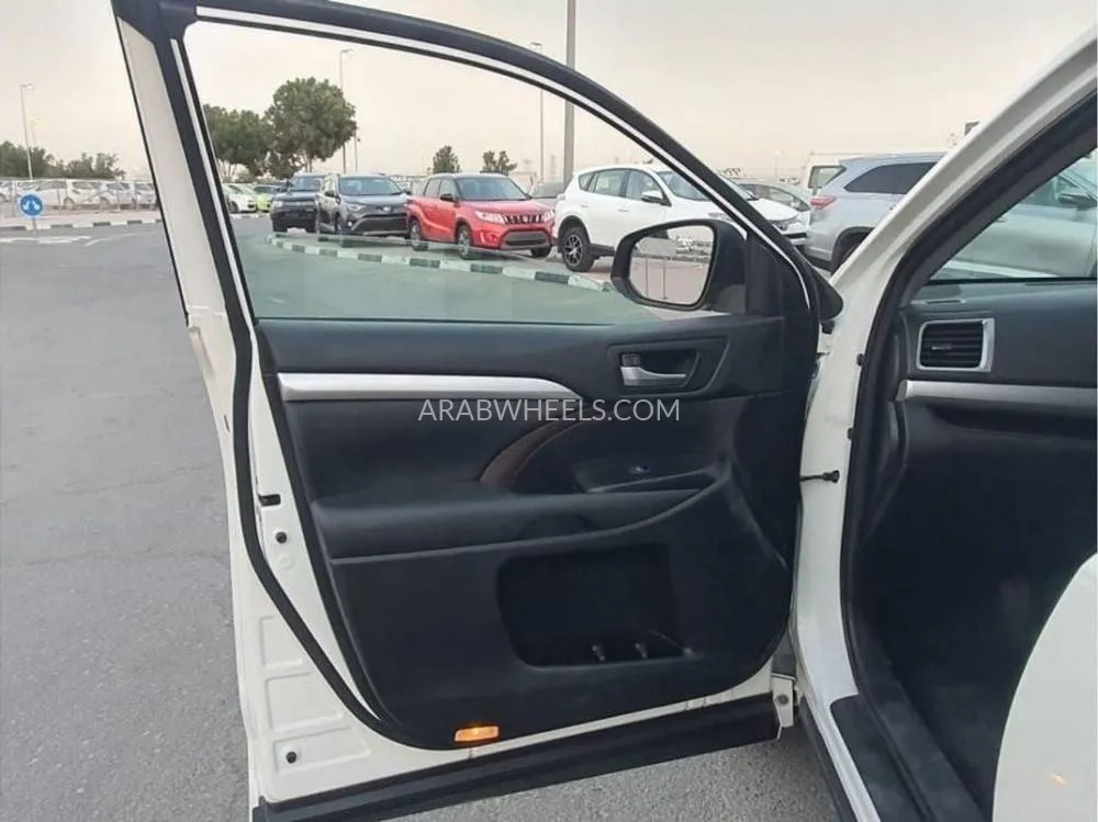 Toyota Kluger 2018 for Sale in Dubai Image-9