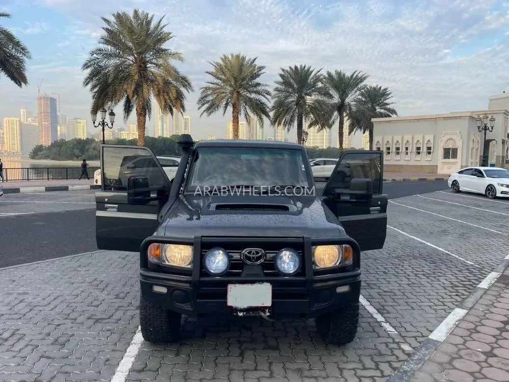 Toyota Land Cruiser 70 Series 2014 for Sale in Dubai Image-4