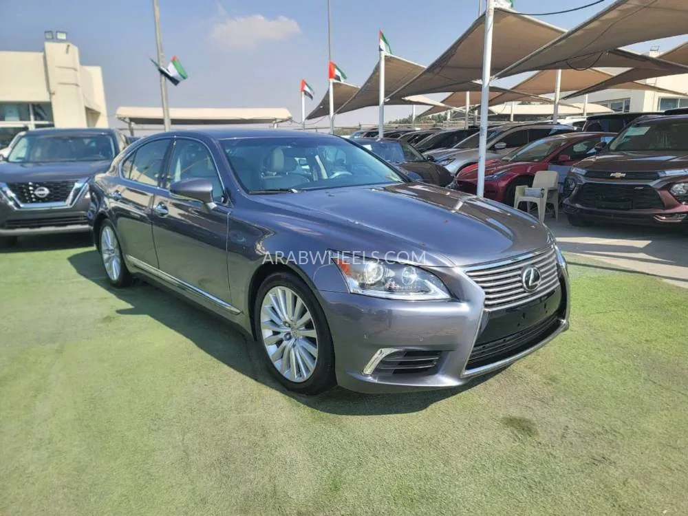لكزس LS 2013 for Sale in الشارقة Image-3