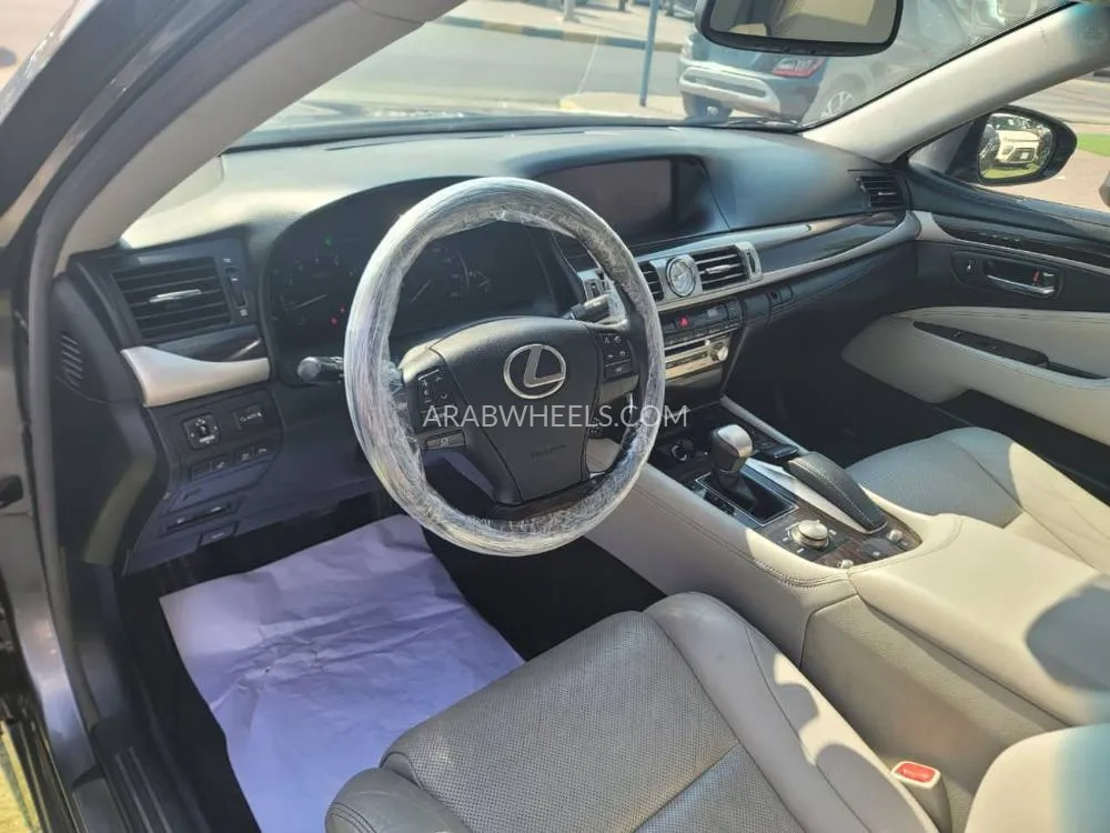 لكزس LS 2013 for Sale in الشارقة Image-15