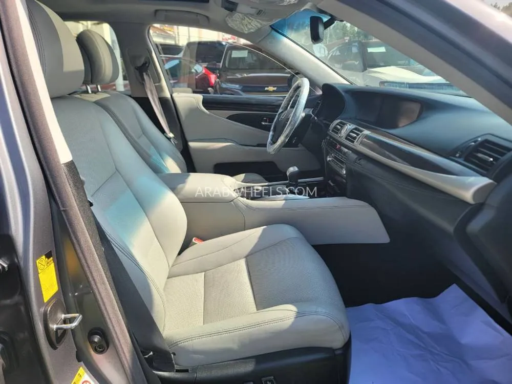 لكزس LS 2013 for Sale in الشارقة Image-16