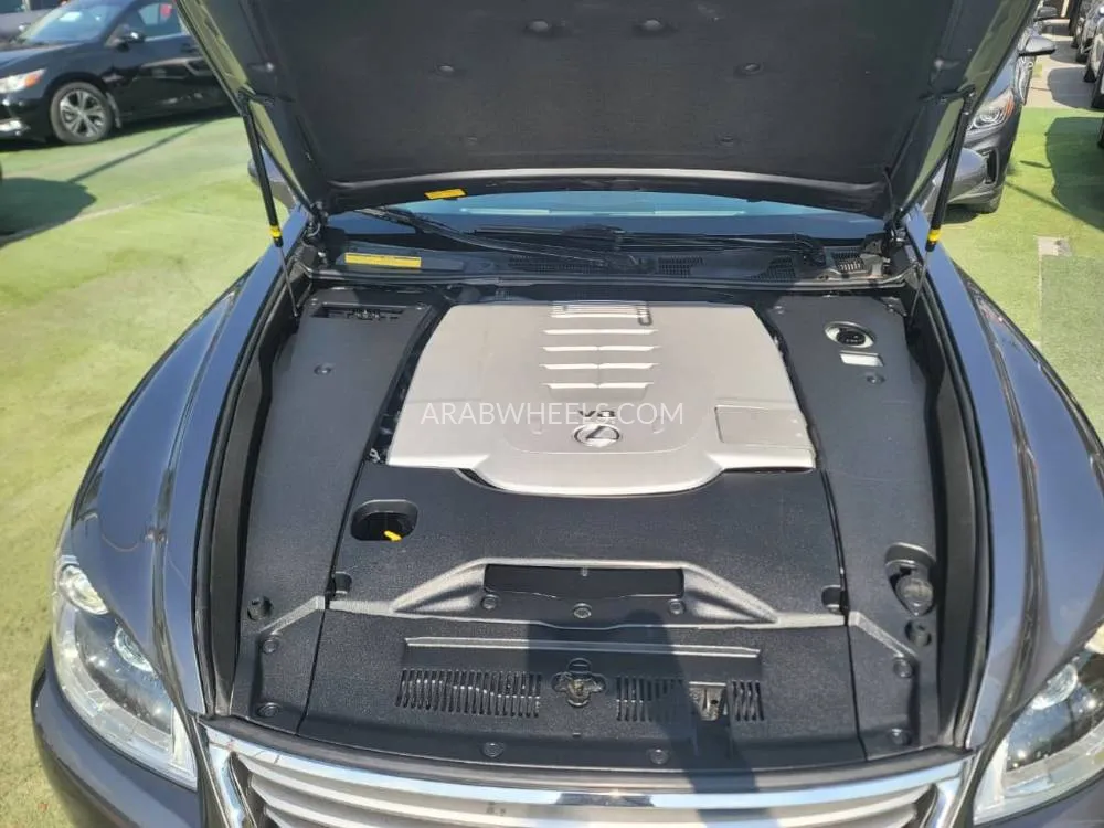 لكزس LS 2013 for Sale in الشارقة Image-20