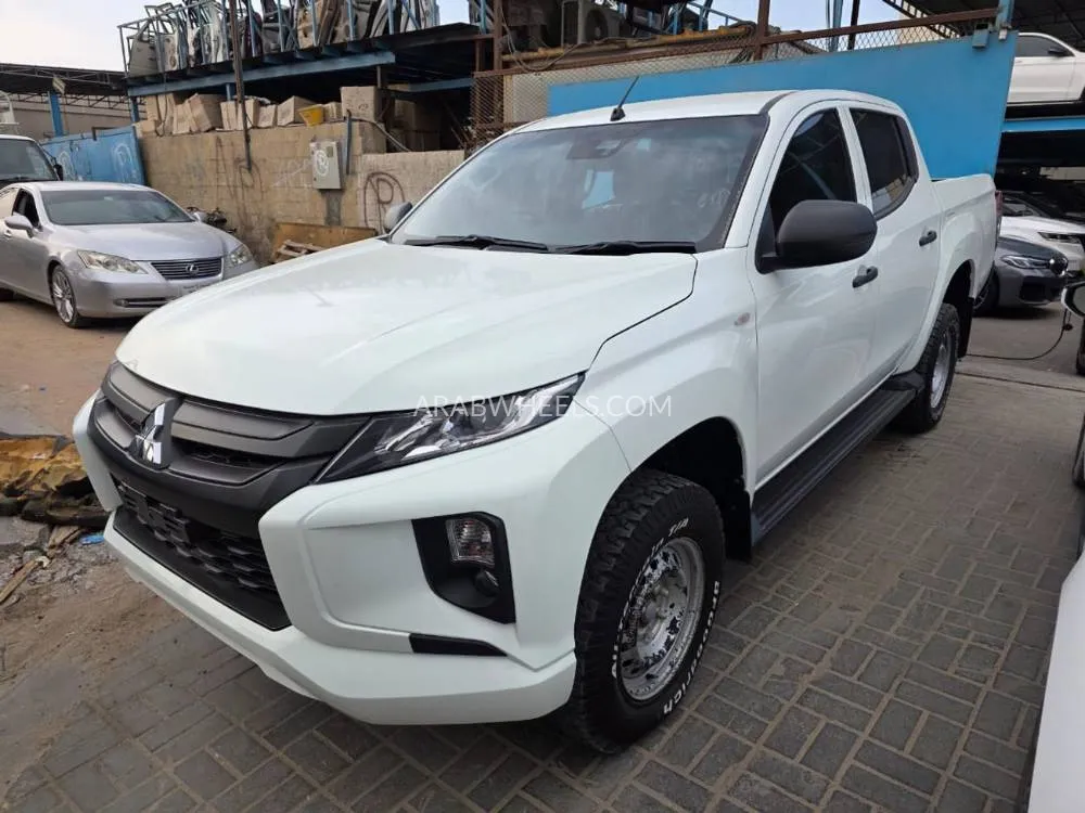 Mitsubishi Triton 2023 for Sale in Dubai Image-4