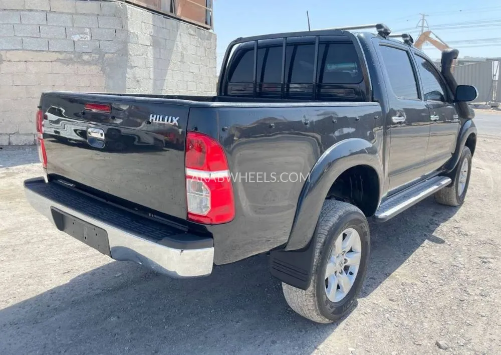 Toyota Hilux 2013 for Sale in Dubai Image-4