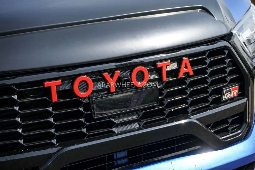 Toyota Hilux 2018 for Sale in Dubai Image-10
