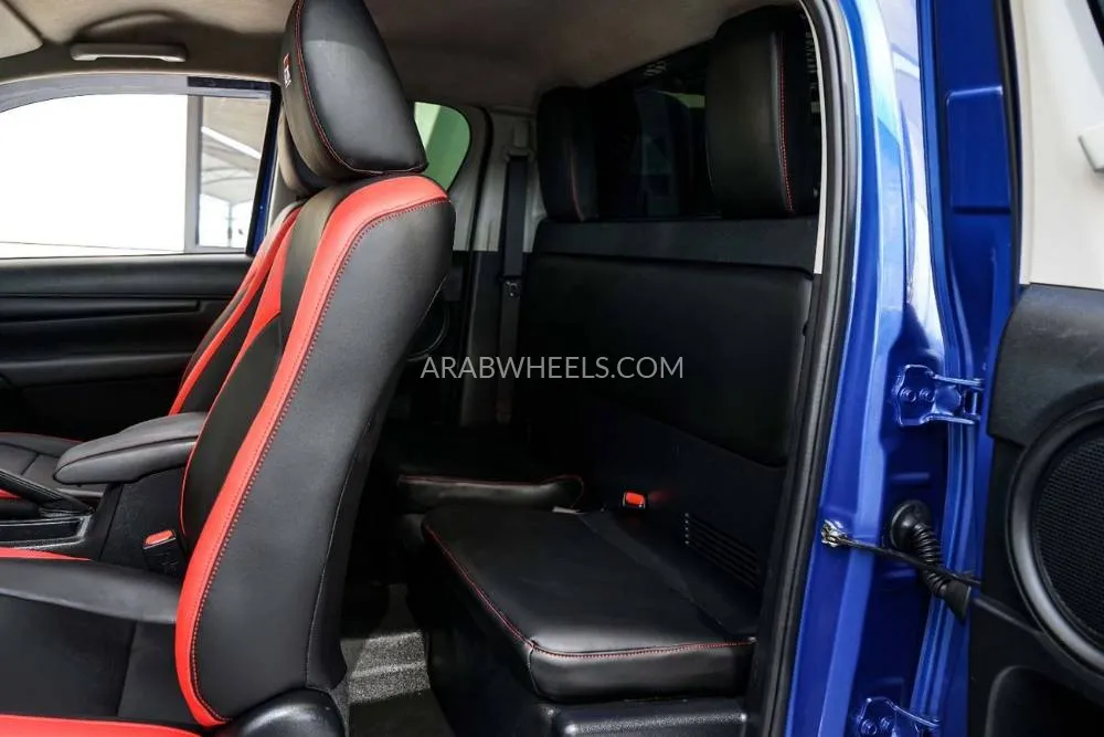 Toyota Hilux 2018 for Sale in Dubai Image-13