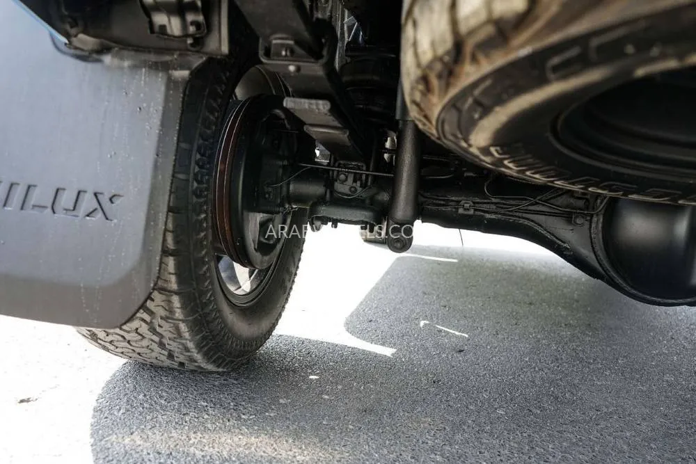 Toyota Hilux 2018 for Sale in Dubai Image-25