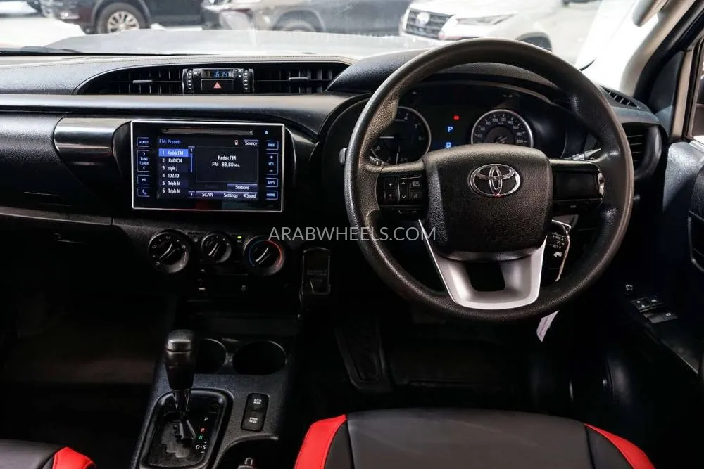 Toyota Hilux 2018 for Sale in Dubai Image-27