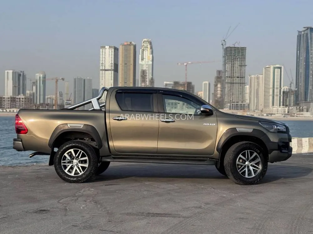 Toyota Hilux 2022 for Sale in Dubai Image-5